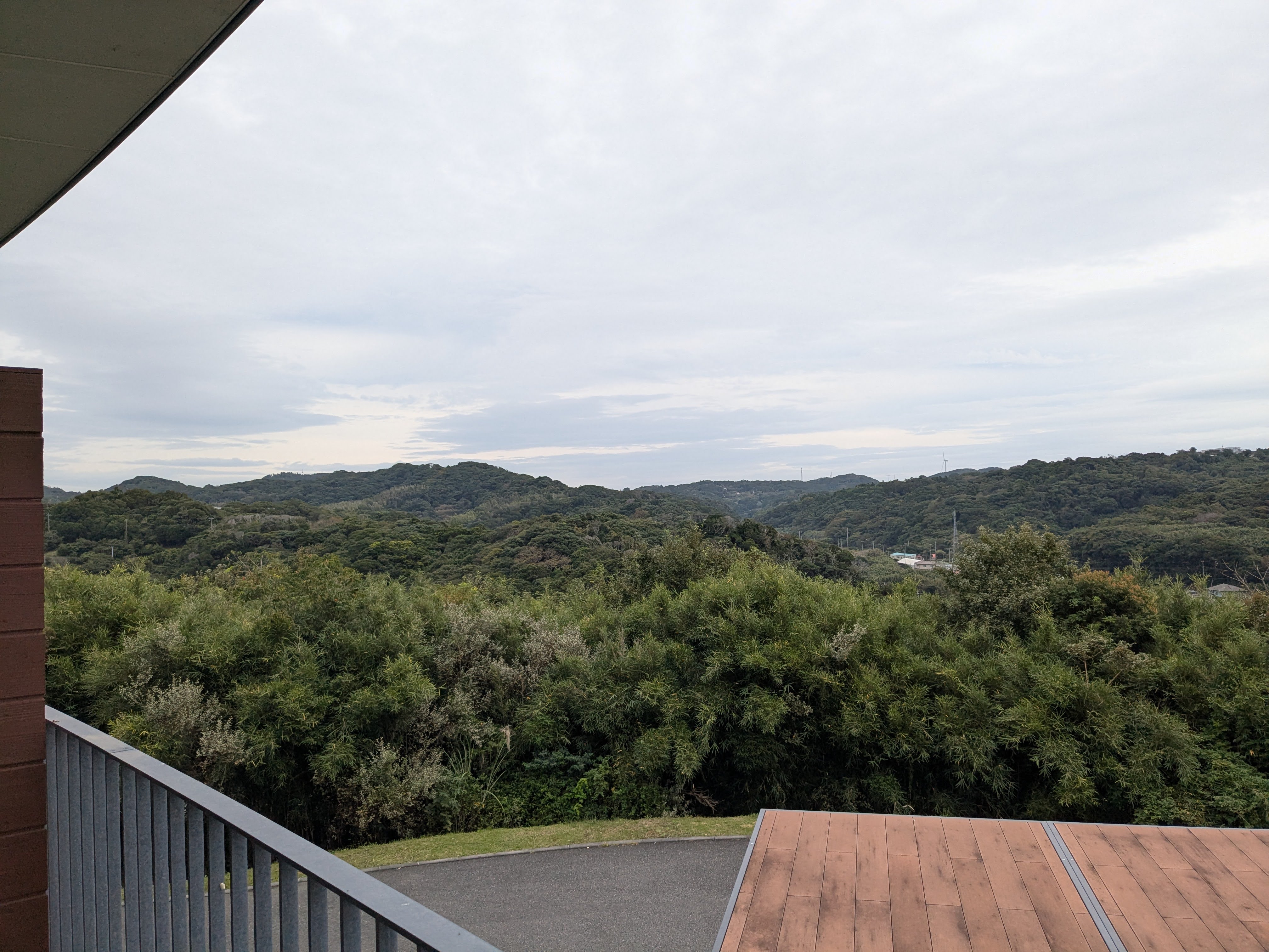 バルコニーから山の景色