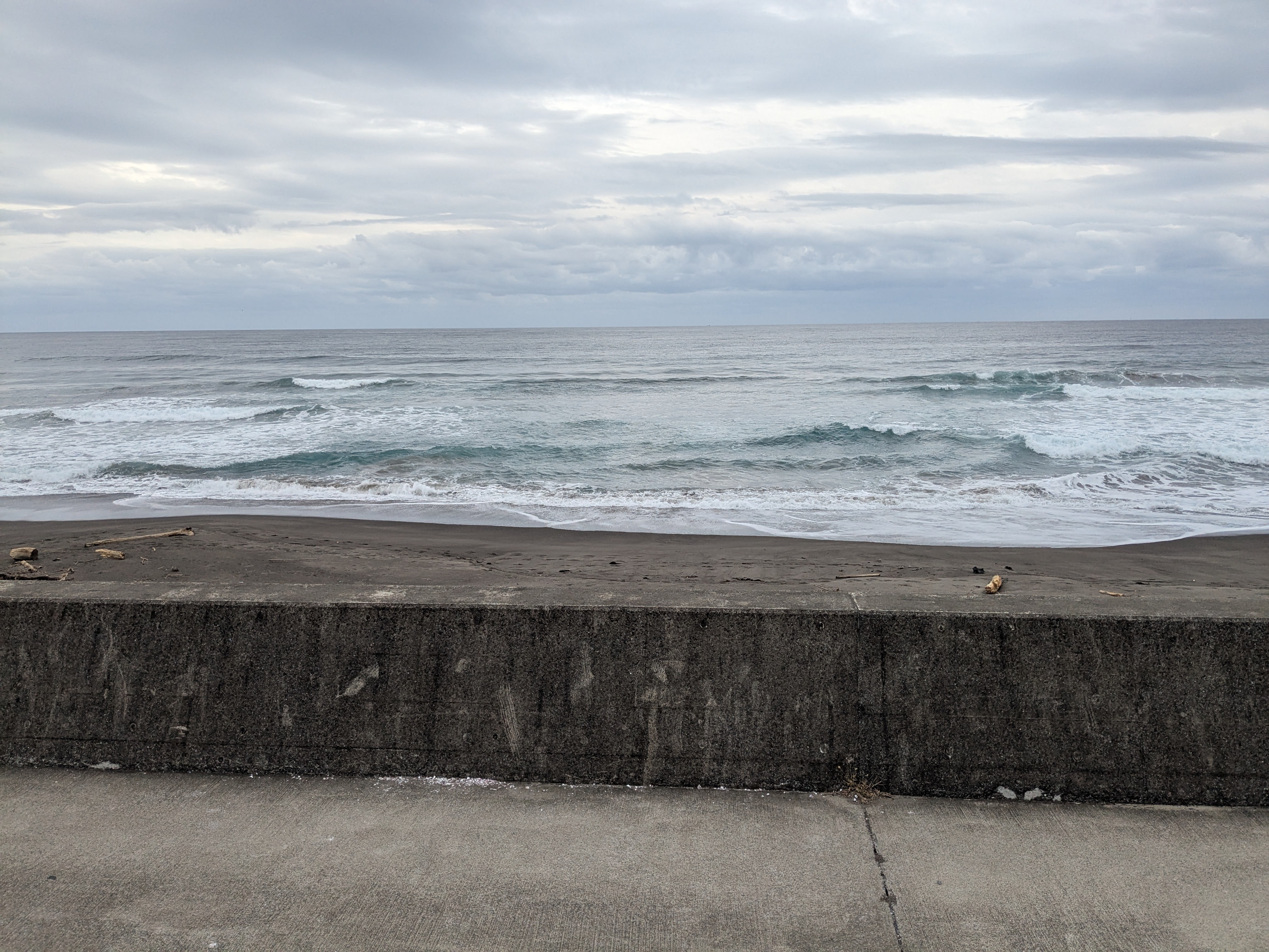 鴨川の波打ち際